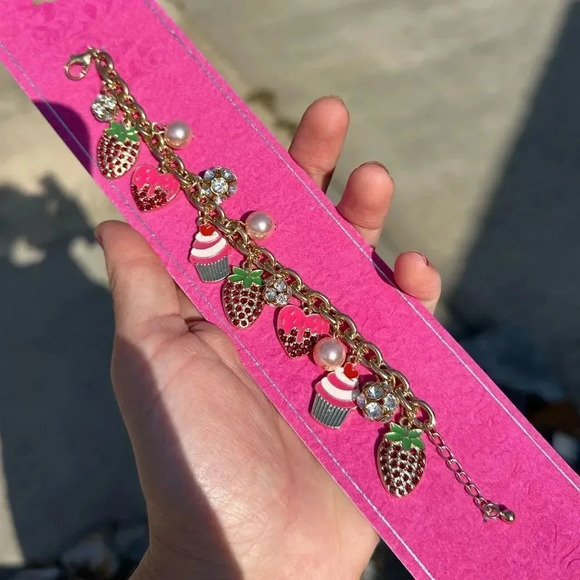 Strawberry Cupcake Gold Crystal Imitation Pearl Sweets Charm Bracelet - Picture 4 of 4